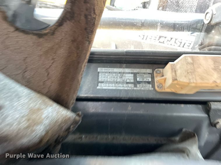 image for item LV9869 2002 New Holland LS170  skid steer loader