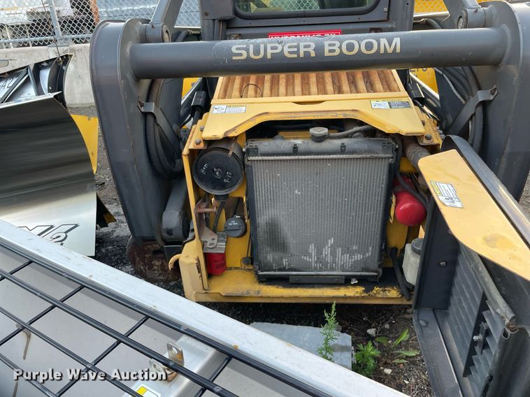 image for item LV9869 2002 New Holland LS170  skid steer loader