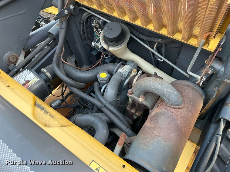 image for item LV9869 2002 New Holland LS170  skid steer loader