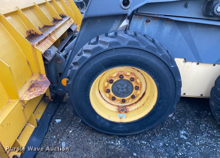 image for item LV9869 2002 New Holland LS170  skid steer loader