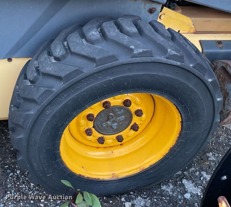 image for item LV9869 2002 New Holland LS170  skid steer loader