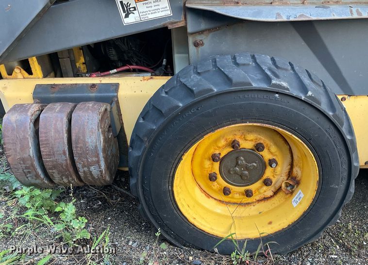 image for item LV9869 2002 New Holland LS170  skid steer loader