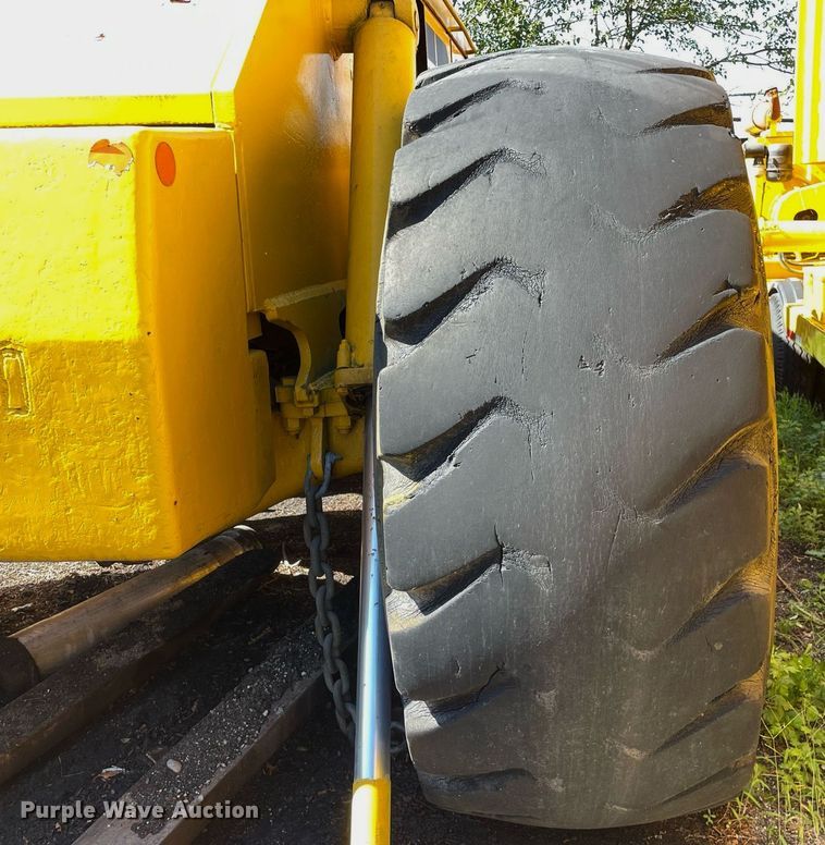 image for item LV9874 1966 Michigan  280 wheel loader