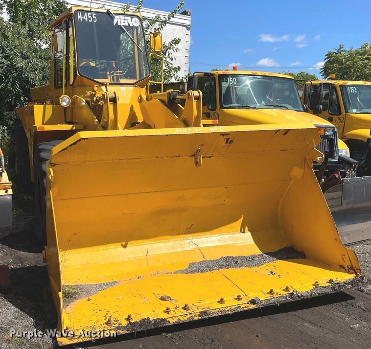 image for item LV9875 1980 Michigan  75B wheel loader