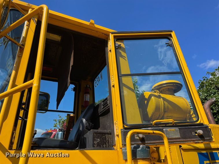 image for item LV9875 1980 Michigan  75B wheel loader