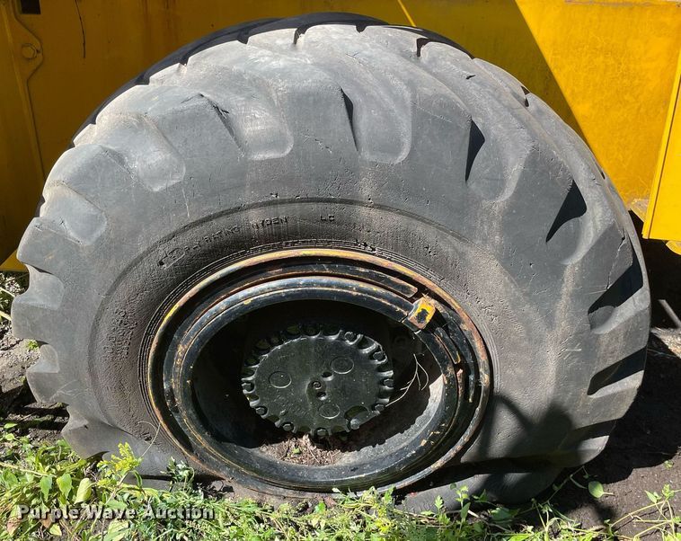 image for item LV9875 1980 Michigan  75B wheel loader