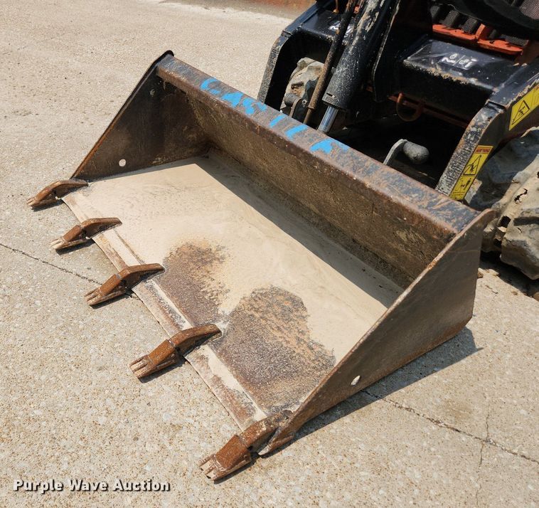 image for item LX9604 2019 Ditch Witch SK800  compact utility loader