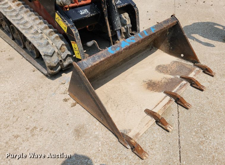 image for item LX9604 2019 Ditch Witch SK800  compact utility loader