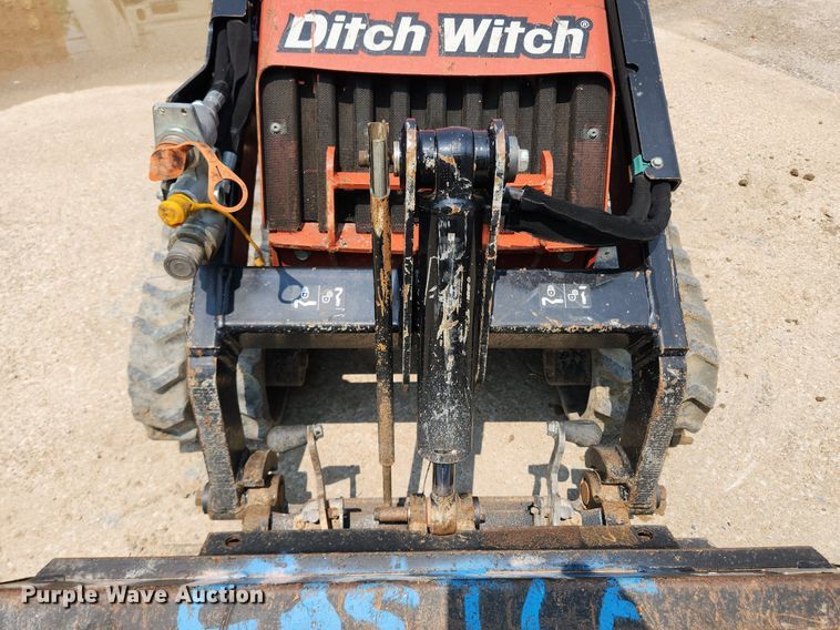 image for item LX9604 2019 Ditch Witch SK800  compact utility loader
