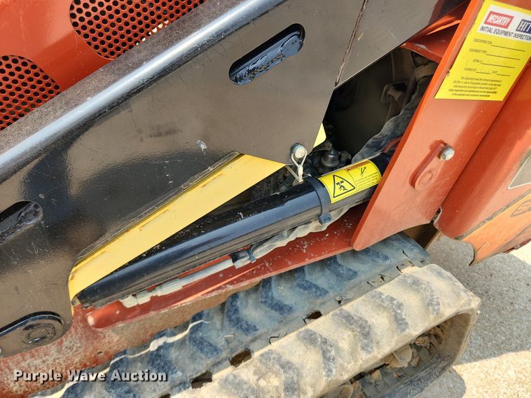 image for item LX9604 2019 Ditch Witch SK800  compact utility loader