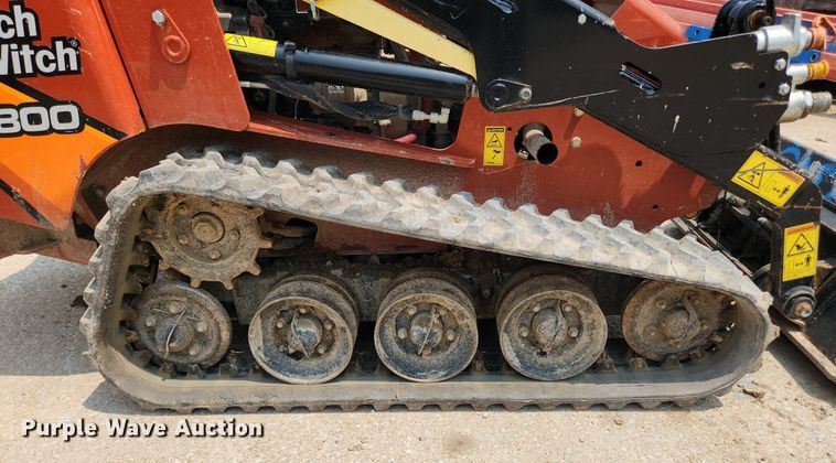 image for item LX9604 2019 Ditch Witch SK800  compact utility loader