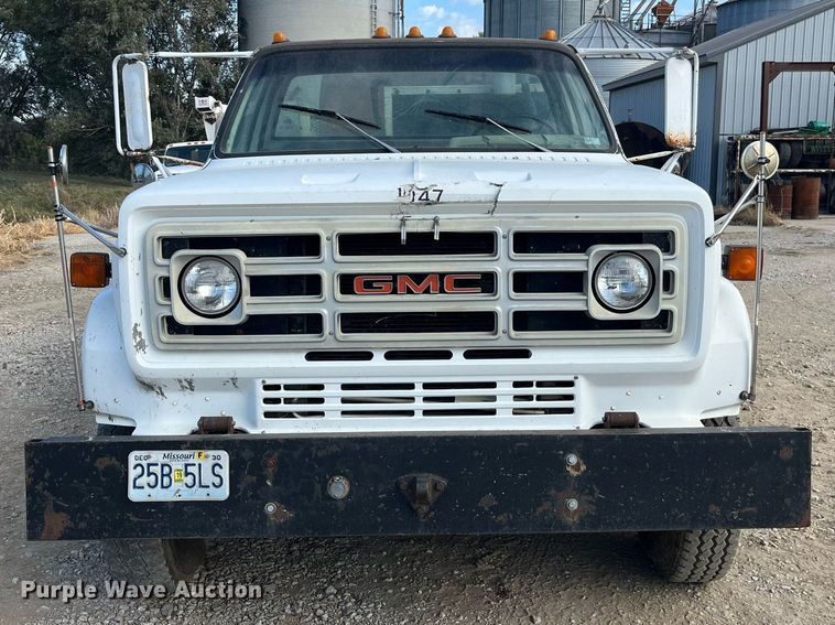 image for item MG9480 1988 GMC C6000  utility / service truck