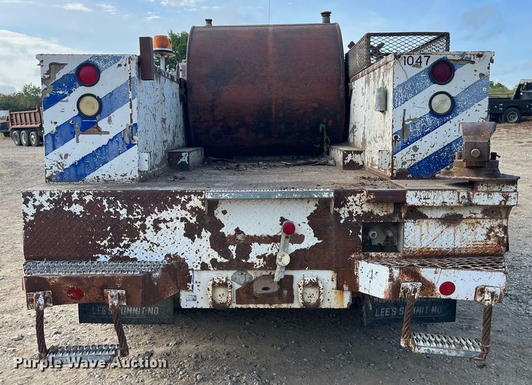 image for item MG9480 1988 GMC C6000  utility / service truck