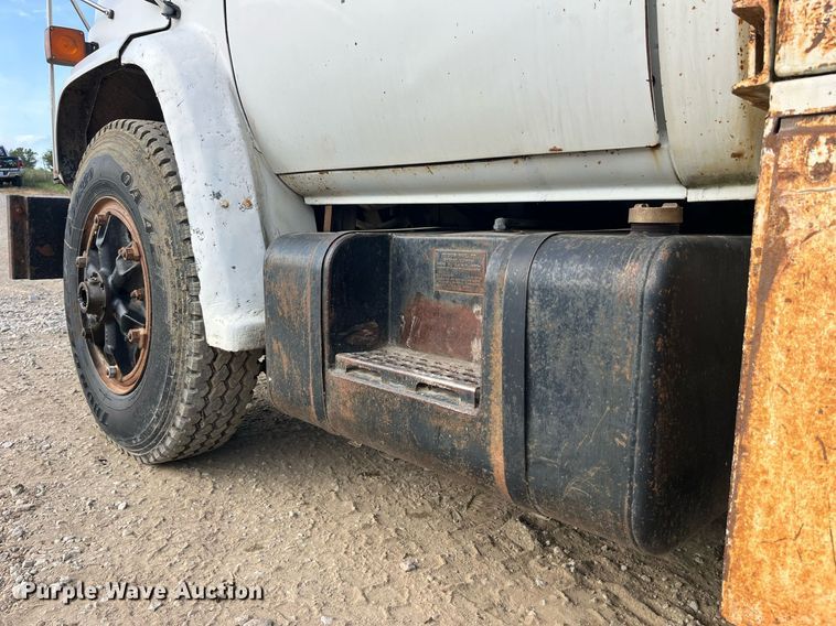 image for item MG9480 1988 GMC C6000  utility / service truck