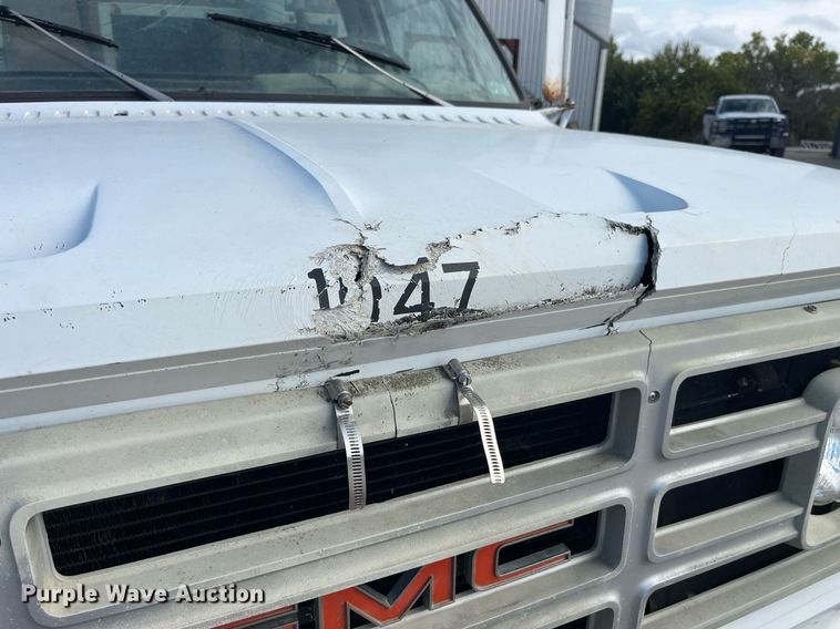 image for item MG9480 1988 GMC C6000  utility / service truck