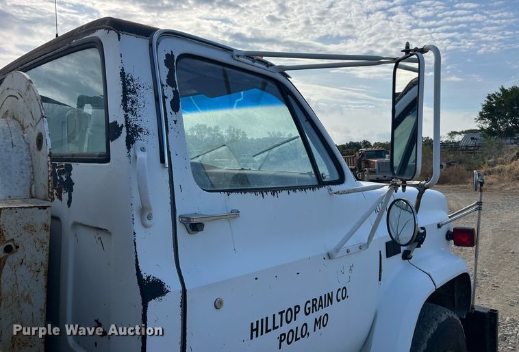 image for item MG9480 1988 GMC C6000  utility / service truck