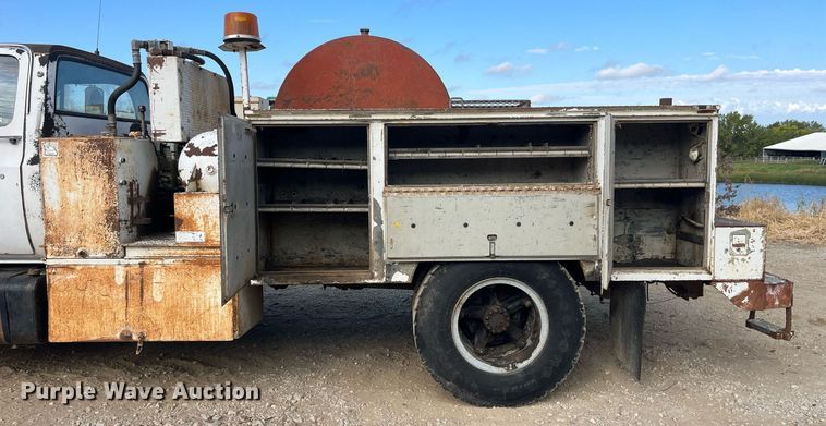 image for item MG9480 1988 GMC C6000  utility / service truck