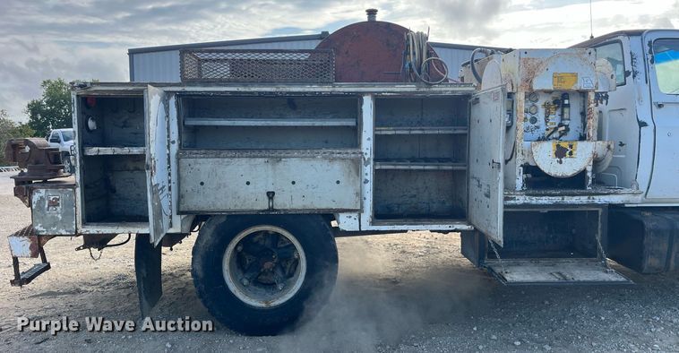 image for item MG9480 1988 GMC C6000  utility / service truck