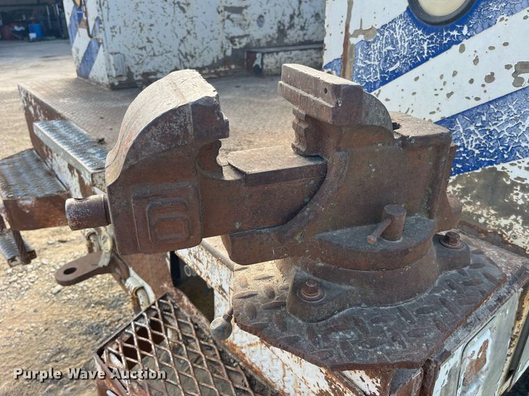 image for item MG9480 1988 GMC C6000  utility / service truck