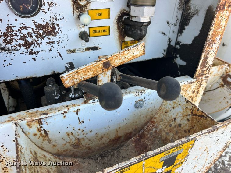 image for item MG9480 1988 GMC C6000  utility / service truck