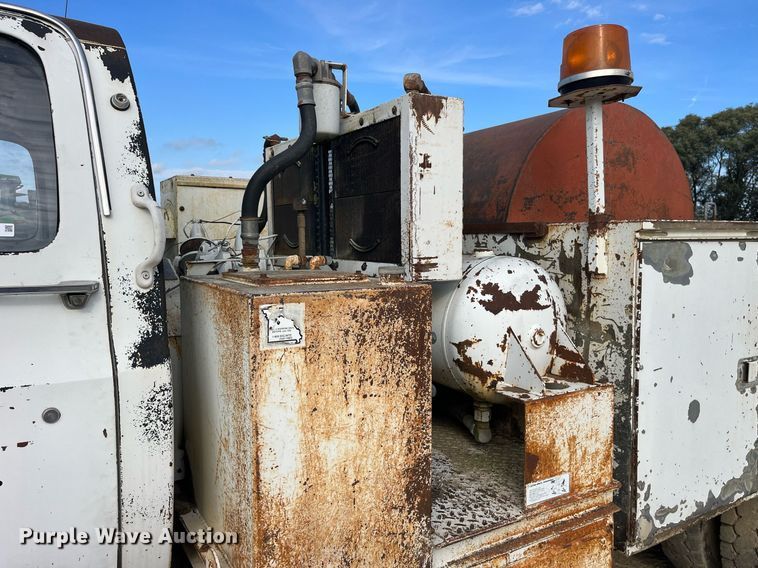 image for item MG9480 1988 GMC C6000  utility / service truck