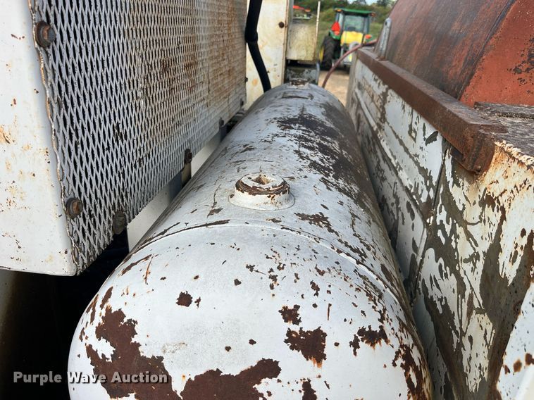 image for item MG9480 1988 GMC C6000  utility / service truck