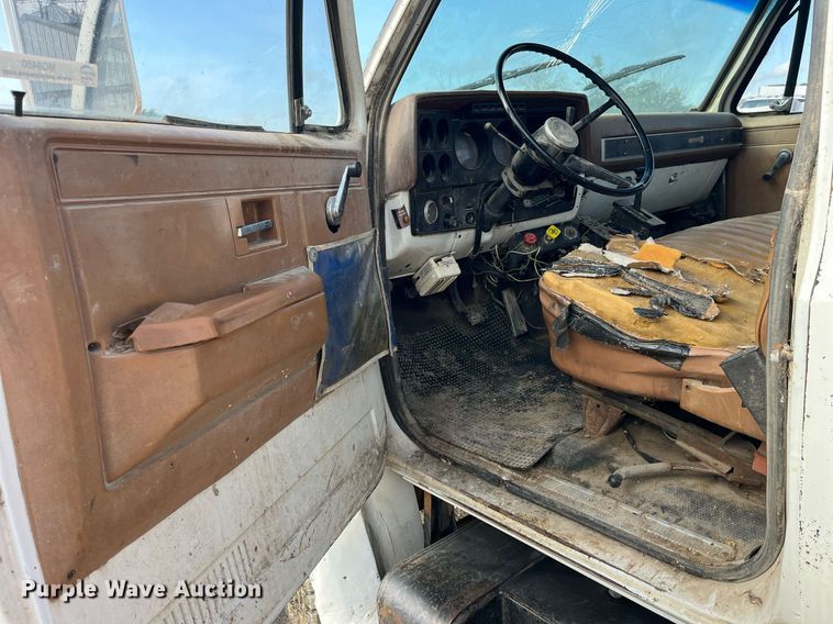 image for item MG9480 1988 GMC C6000  utility / service truck