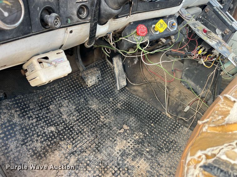 image for item MG9480 1988 GMC C6000  utility / service truck