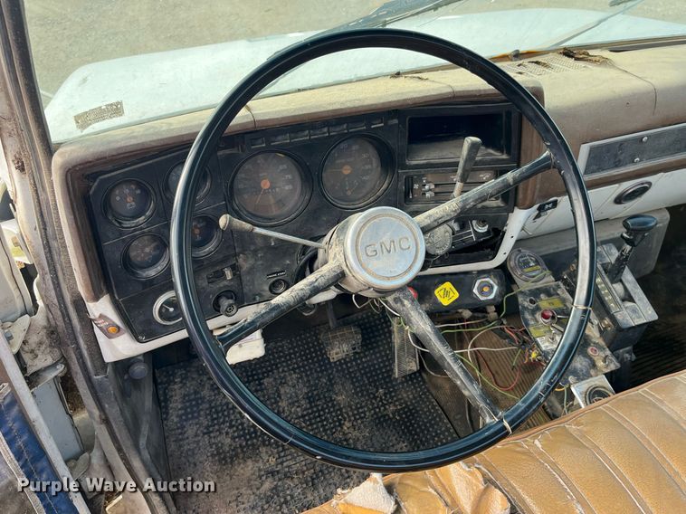 image for item MG9480 1988 GMC C6000  utility / service truck