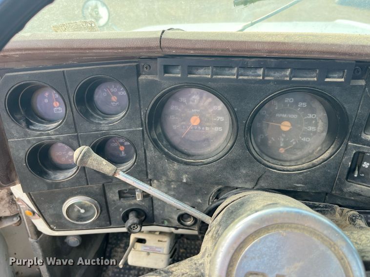 image for item MG9480 1988 GMC C6000  utility / service truck