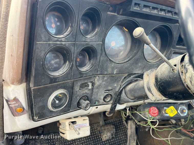 image for item MG9480 1988 GMC C6000  utility / service truck