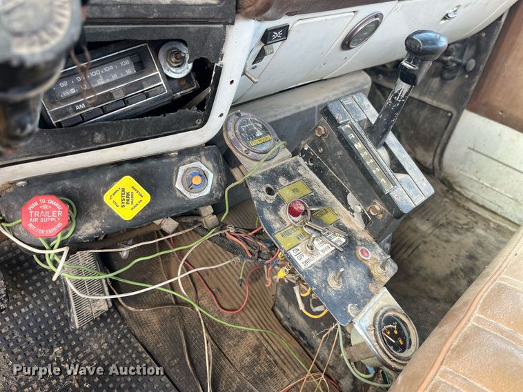 image for item MG9480 1988 GMC C6000  utility / service truck