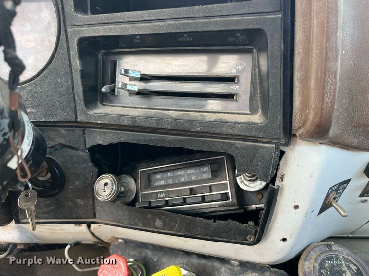 image for item MG9480 1988 GMC C6000  utility / service truck