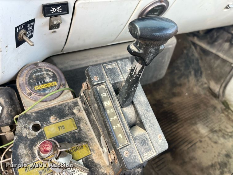 image for item MG9480 1988 GMC C6000  utility / service truck