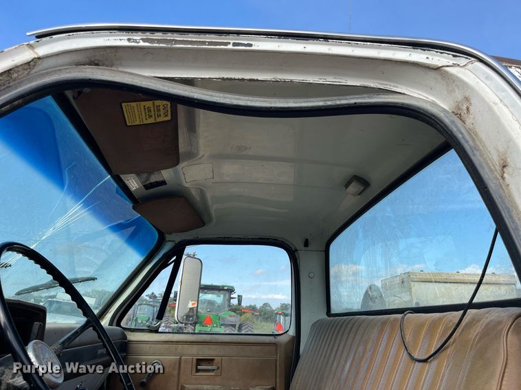 image for item MG9480 1988 GMC C6000  utility / service truck