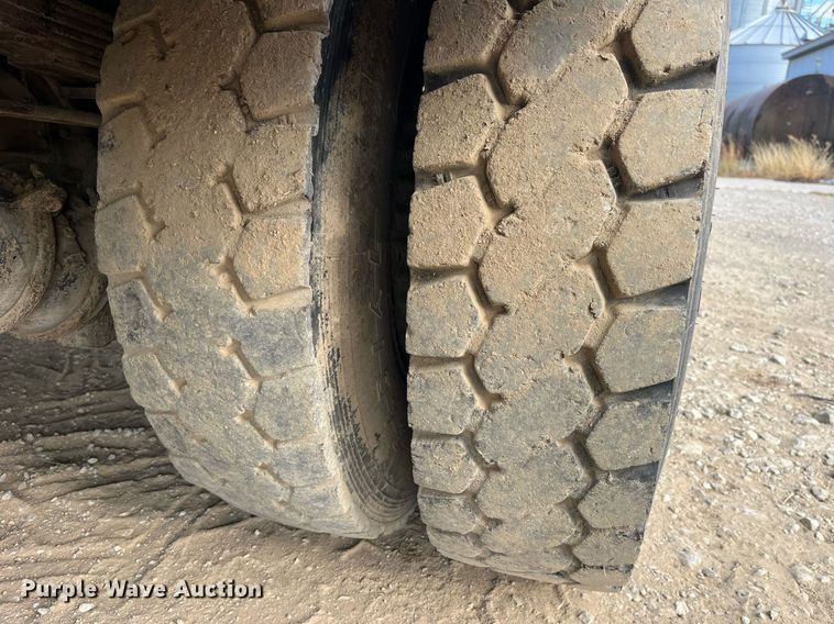 image for item MG9480 1988 GMC C6000  utility / service truck