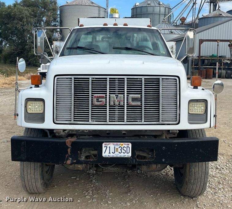 image for item MG9481 2000 GMC C7500  utility / service truck