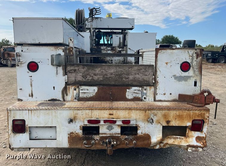 image for item MG9481 2000 GMC C7500  utility / service truck