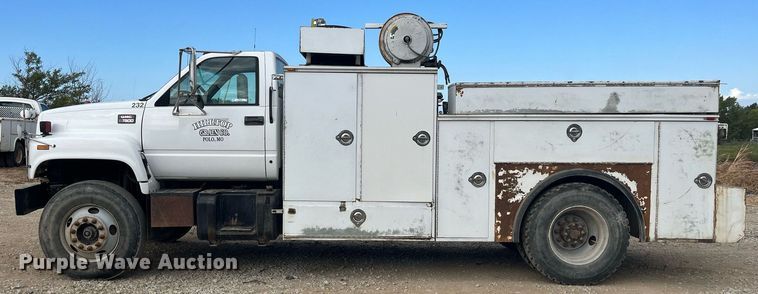 image for item MG9481 2000 GMC C7500  utility / service truck