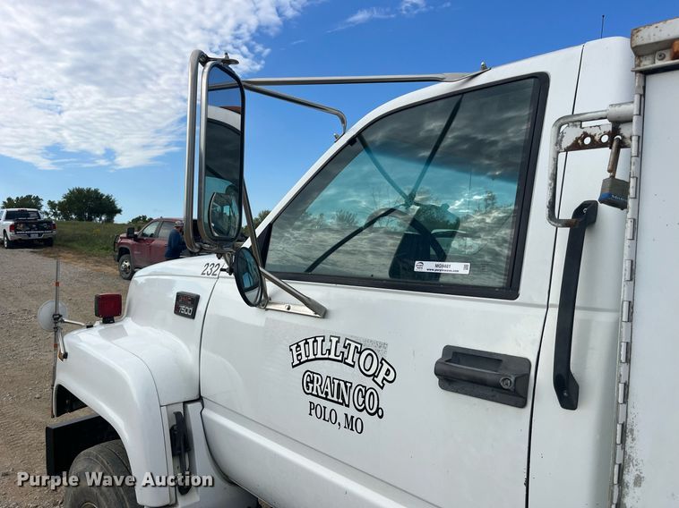 image for item MG9481 2000 GMC C7500  utility / service truck