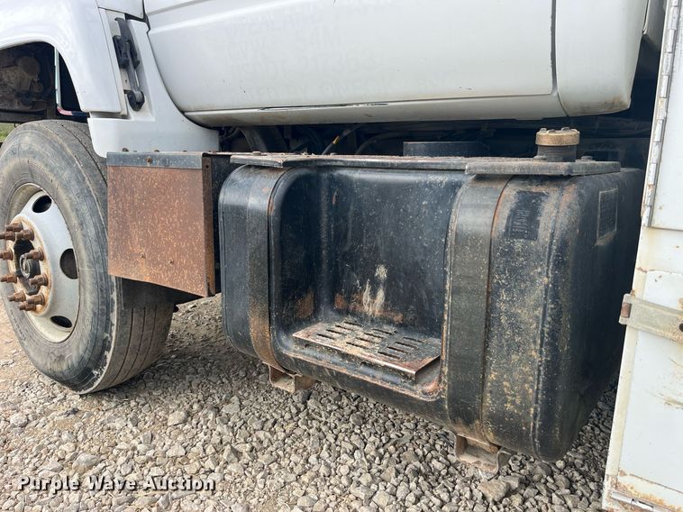 image for item MG9481 2000 GMC C7500  utility / service truck