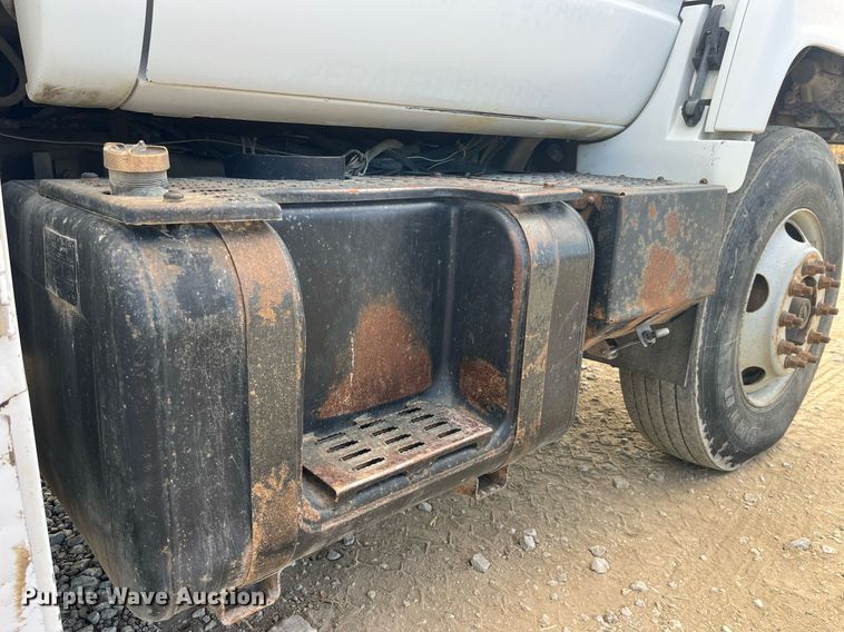 image for item MG9481 2000 GMC C7500  utility / service truck