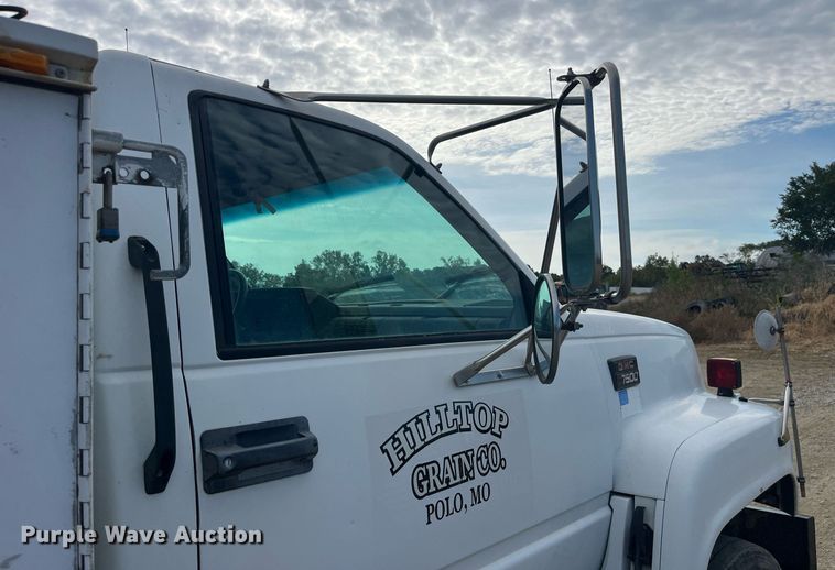 image for item MG9481 2000 GMC C7500  utility / service truck