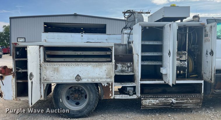 image for item MG9481 2000 GMC C7500  utility / service truck