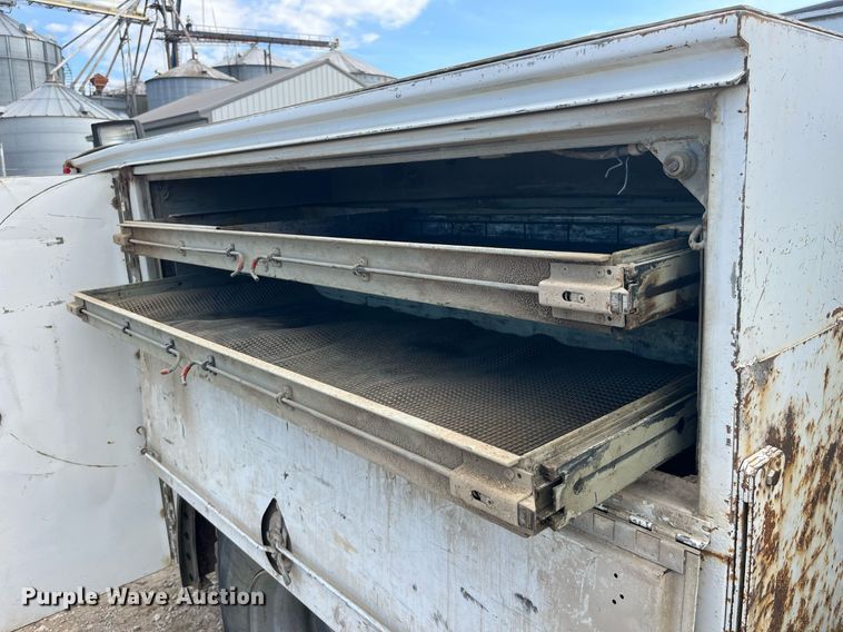 image for item MG9481 2000 GMC C7500  utility / service truck