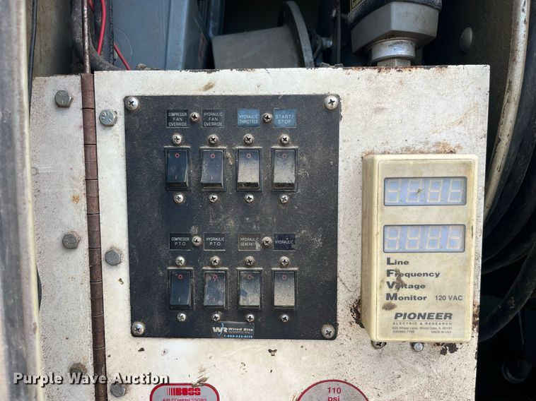 image for item MG9481 2000 GMC C7500  utility / service truck