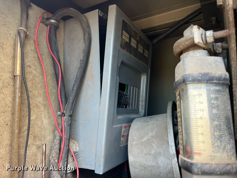 image for item MG9481 2000 GMC C7500  utility / service truck