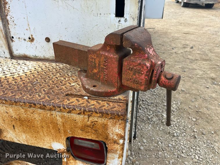 image for item MG9481 2000 GMC C7500  utility / service truck