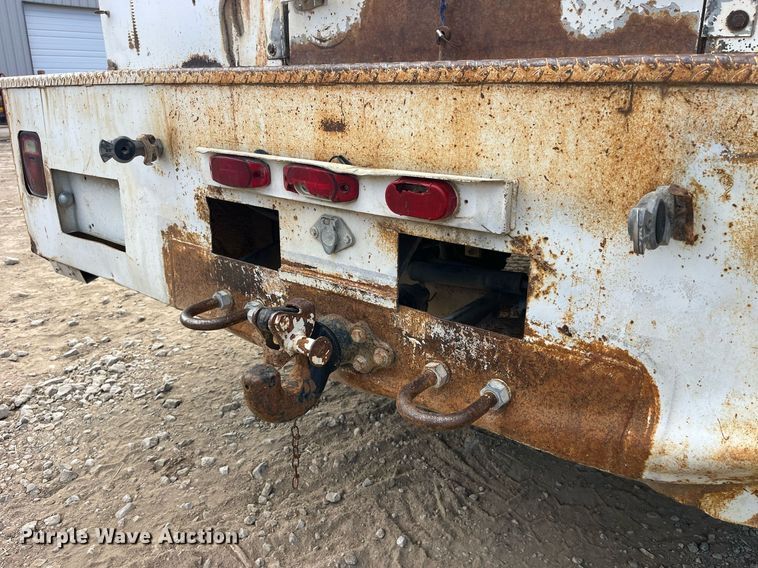 image for item MG9481 2000 GMC C7500  utility / service truck