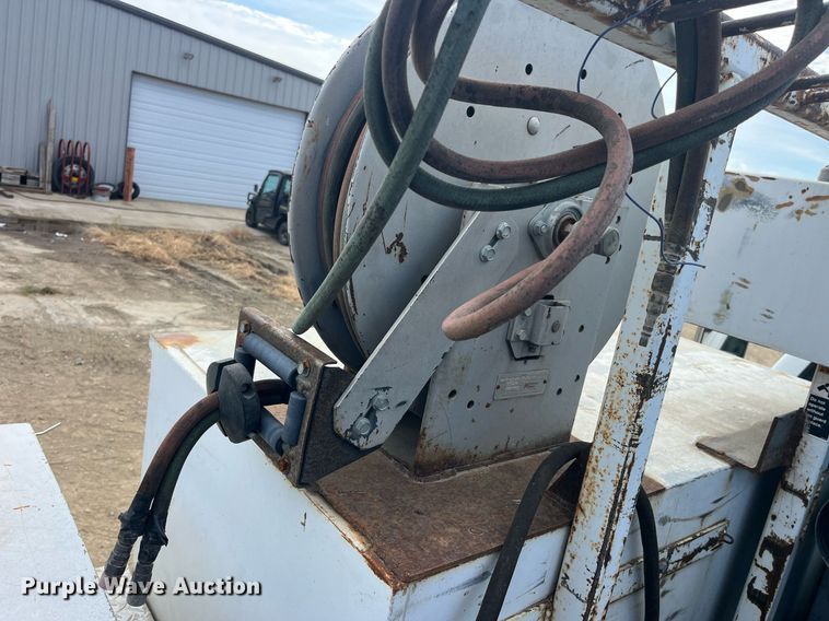 image for item MG9481 2000 GMC C7500  utility / service truck